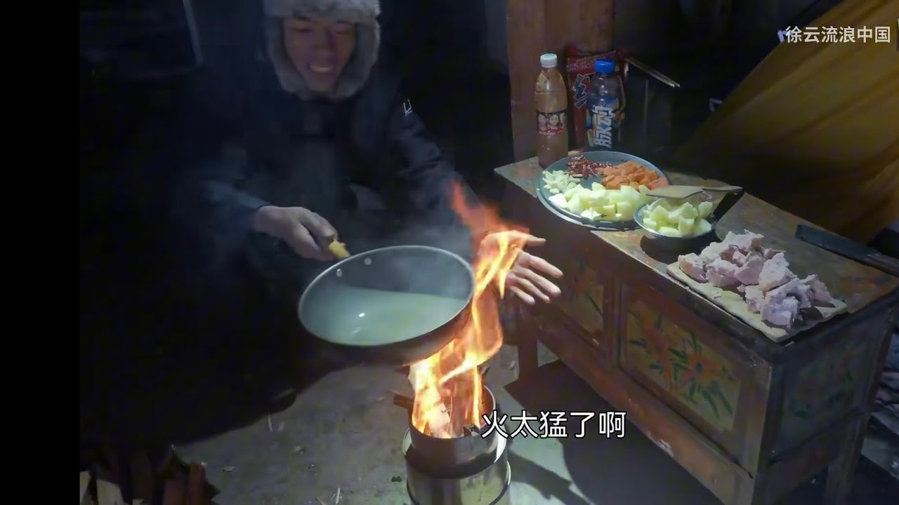 Зимой, путешествуя на велосипеде по северному Сычуань-Тибетскому шоссе, я видел, что заснеженные ...