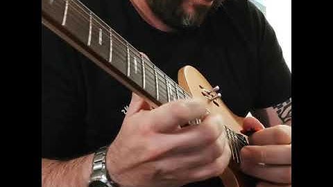 Some finger-tapping shred 🤘🎸