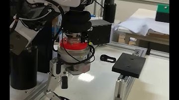 Visually Guided Extrinsic Manipulation for Assembly Tasks