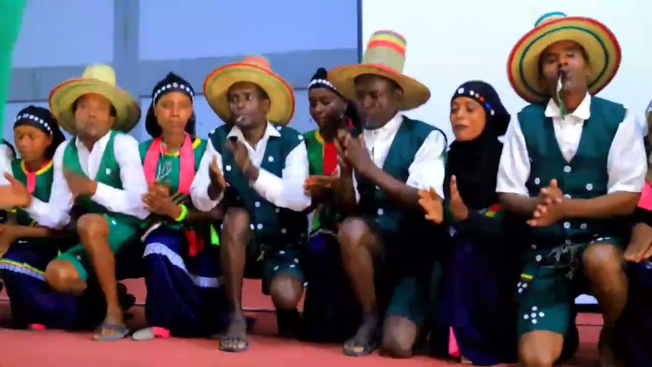 በሀላባ ዞን ዌራ ወረዳ ከወረዳው ቀበሌዎች ከተውጣጡ ከሀገር ሽማግሌዎች ከእናቶችና ከወጣቶች ጋር በሀላባ 