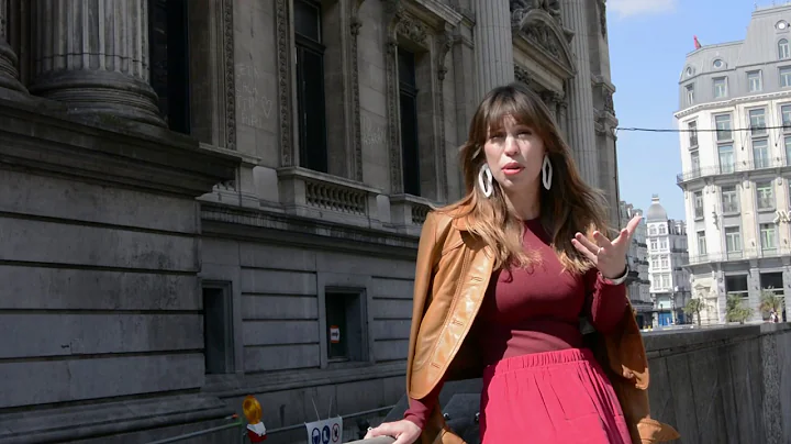 Sarah's Statue Show #3: La Bourse