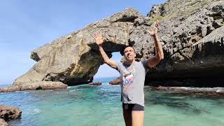 #43 Asturias. Calita del mirador de Pimiango...Paco enseña el "Pimiango".