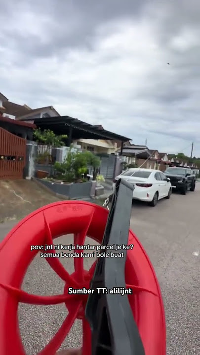 Laa ingatkan abg jnt punya layang2 tu, rupanya siap tlg tuan rmh eh sementara dia ambil duit cod.🤣