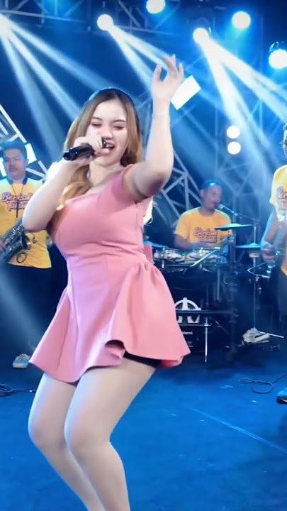 ajeng febria menyesuaikan menyesuaikan #trendingshorts #dangdut #trending #ajengfebria