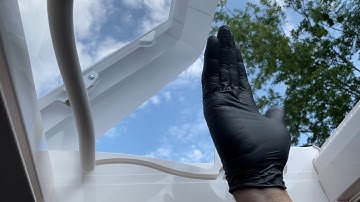 Dometic Midi Heki roof light with anti wind latches