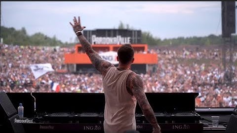 Blasterjaxx x Naeleck - ID (Oh Fortuna) [LIVE AT PAROOKAVILLE 2025]