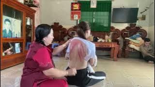 Kerokan dada wanita merah meronah, dikerok gak sakit masuk angin parah full badan #fyp #masukangin