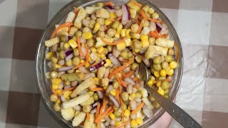 Пісний салат "Хвилинка" з консервованою квасолею, кукурудзою та горошком: смачна та поживна страва 🍴