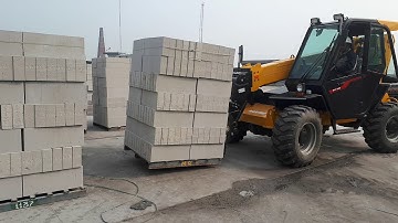 Manitou Telehandler handling Precast Blocks