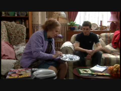 Catherine Tate Show nan meals on wheels & pound shop