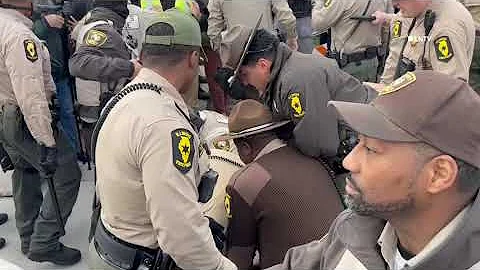 Clashes Outside Broadview ICE Detention Center 