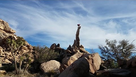Aiguille de Joshua Tree** (5.6 X) Flash - Joshua Tree