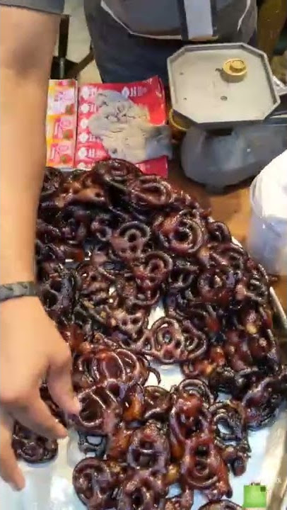 Kali Jalebi in Delhi 😱😱😱😱 #foodshorts #streetfoodindia #jalebi