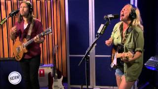 Lissie performing "Shroud" Live on KCRW chords