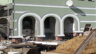 Пенопластовый Фасад Дома Из Материалов Ceresit, Русты, Технология Утепления И Выравнивания Стен