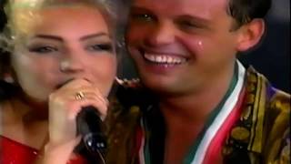 Miniatura de vídeo de "Luis Miguel & THALIA - Un Hombre Busca A Una Mujer - Festival Acapulco - año1993"