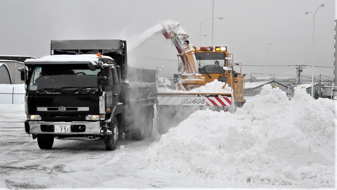 札幌市 某ビル前 排雪作業 ロータリー除雪車・除雪ドーザ・ダンプカー 連携プレー YouTube