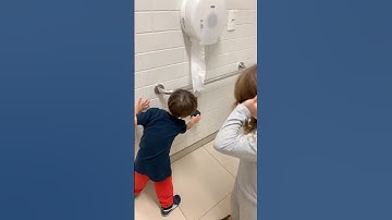 Ele apertou o botão😱🤯 #shorts #shortsdivertidos #divertidos #muitodivertido #virais