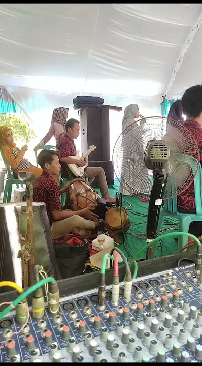 Uniknya Dangdut Lebaran Kendang Jaipong Acara Reunian Keluarga Besar Bapak Holi Muam