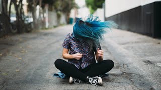 Как покрасить волосы в синий цвет в домашних условиях?