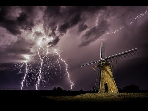 სამეცნიერო   პოპულარული  Lightning Chaser Seeks Moment of Strike Video   ABC News