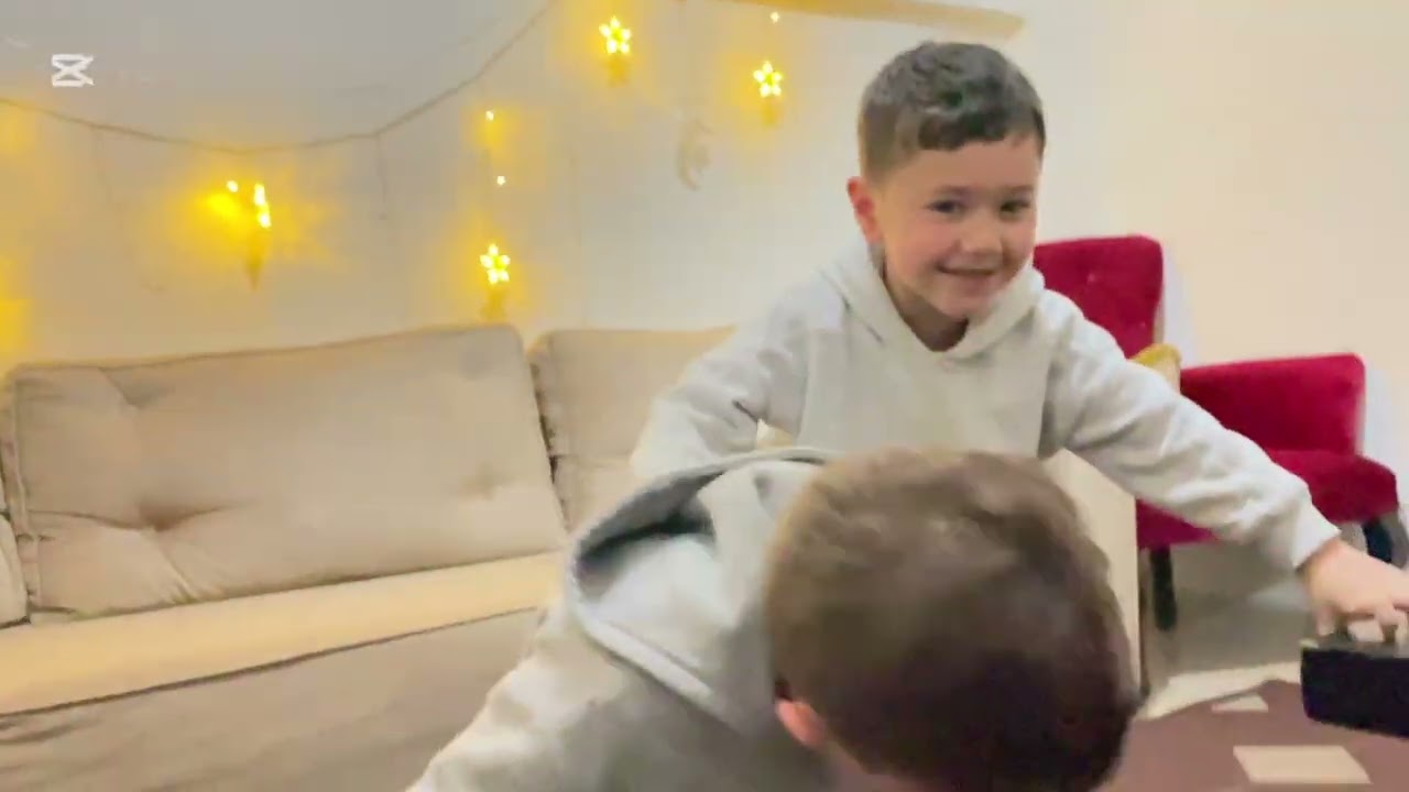 	🎈 تحدي فقع البالون المجنون 😱 مين الأسرع؟ | عباس  @لعبةالوحشالمجمدةالسا-سبايدرمان ومحمود