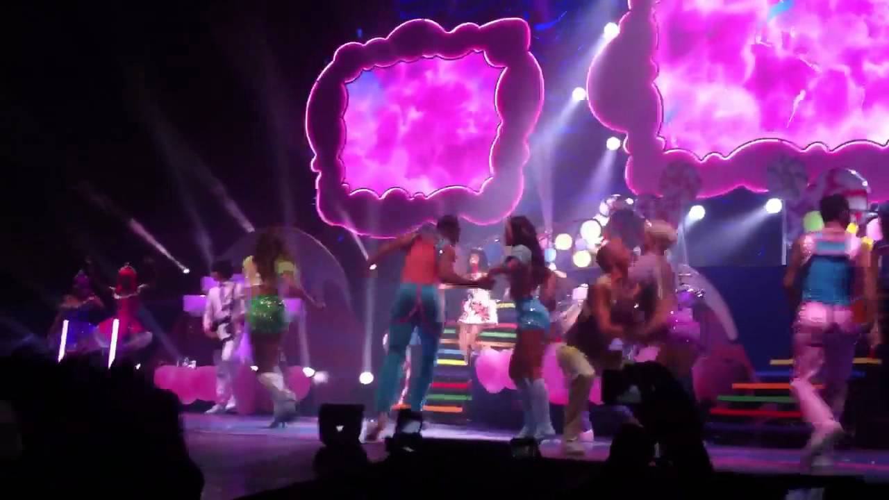 Katy Perry - Teenage Dream (Live in Mexico City)