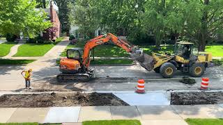 🚜👷‍♂️Excavator Digging and Leveling Dirt, Front End Loader Helps 🦺🚧