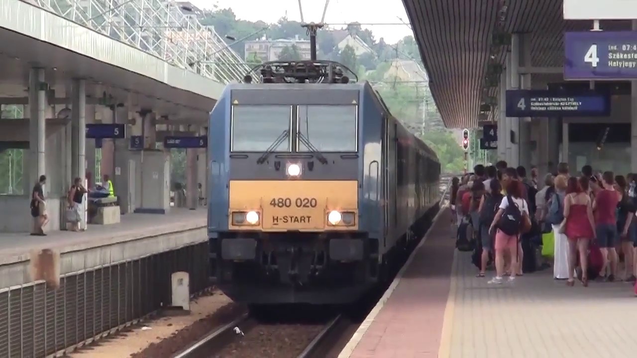 Kelenföld: Balaton felé közlekedő vonatok / trains are running to Balaton