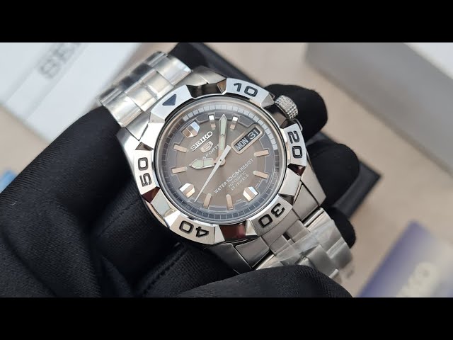 Review Seiko 5 Sports SNZE45K1 aka Gundam 5 Grey Dial - YouTube