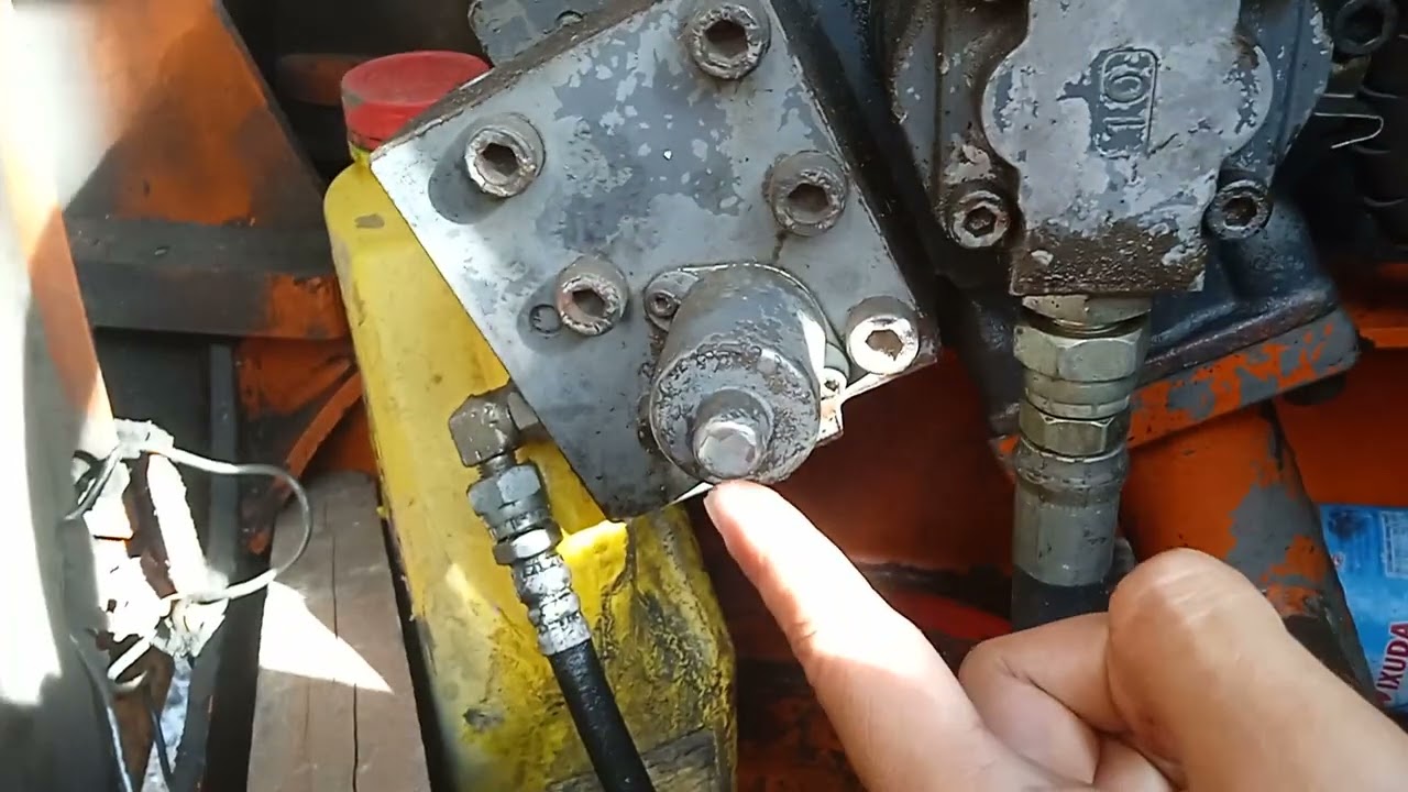 HITACHI Ex60-5 Có Sài Điện Cho Hệ Thống Thủy Lực Hay Không