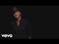 Tim McGraw - Humble and Kind (Nunca Te Olvides de Amar) (Official Video en Espanol)