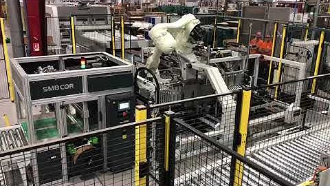 robopacker turning crashlock boxes and palletizer  topview
