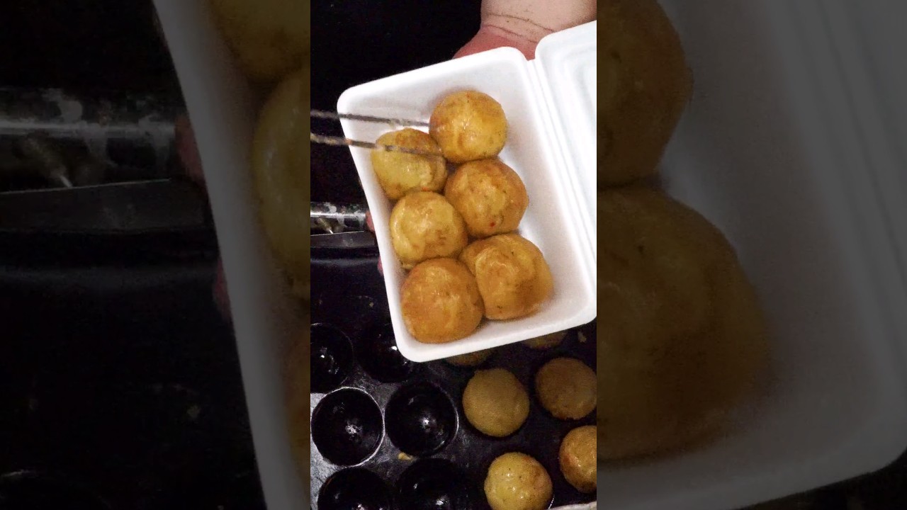 Octopus balls! Takoyaki Stand in Osaka!