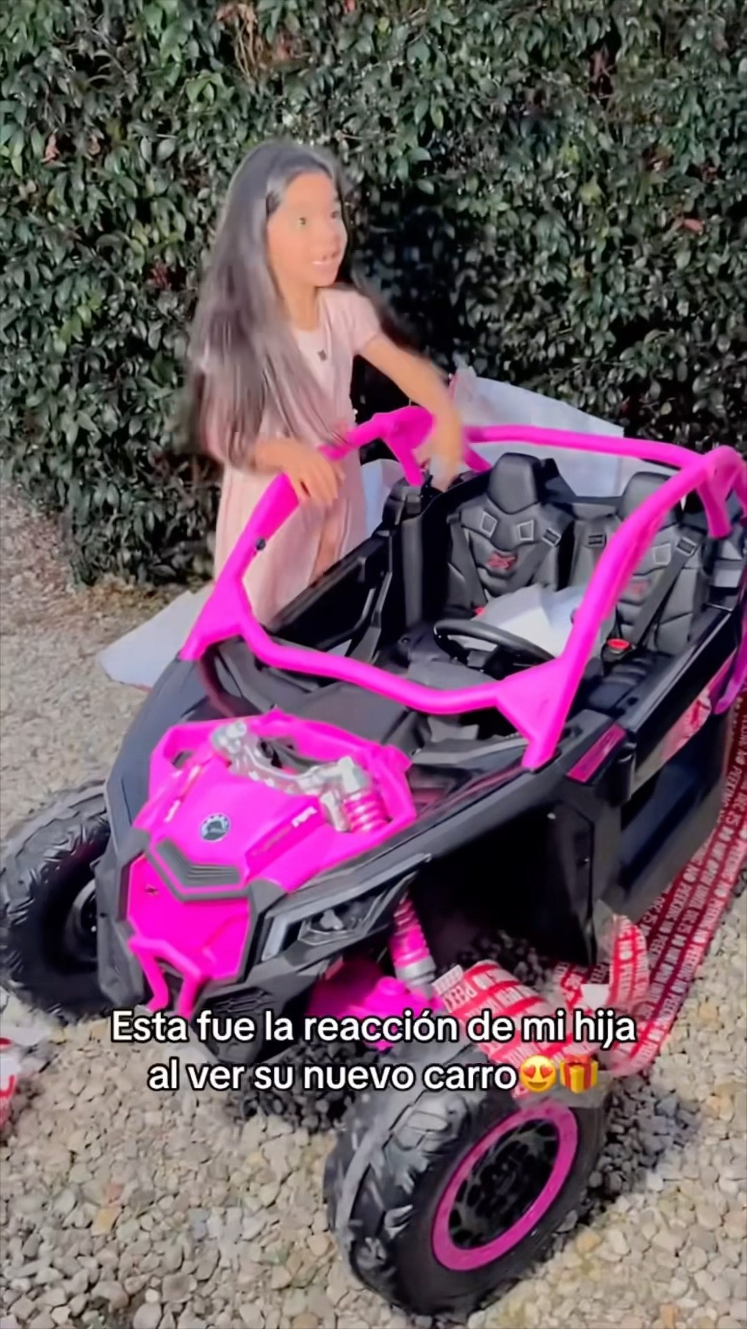 El nuevo carro de mi hija SALOMÉ le gustó mucho??