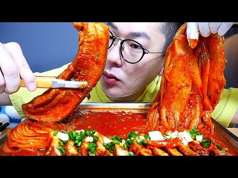 통삼겹김치찜(kimchi stew <strong>with</strong> pork <strong>belly</strong>) 요리 먹방 ASMR SOCIAL EATING SHOW