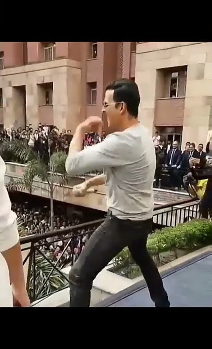 Akshay Kumar dance on his song CHURA KE DIL MERA with Huma qureshi and fans ❤