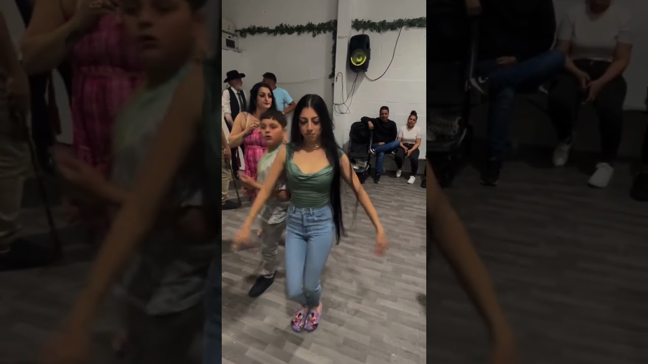 GITANA GUAPA CON PELAZO ESPECTACULAR BAILANDO RUMBA 💃#gypsy #gitanos #fiestagitana #duendegitano