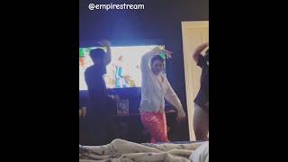 Hania Amir The Biggest Fan Of Srk Dancing On Song