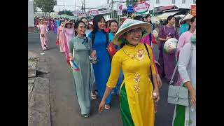 Mãn nhãn màn diễu hành của 5.500 người phụ nữ mặc áo dài ở lễ hội sen Đồng Tháp 2024