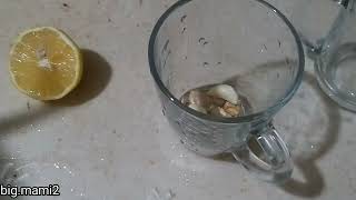 يمزج الزنجبيل و الثوم مع الليمون و العسل ~ ستشكرني- وصفة بسيطة.!!