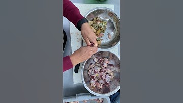 Processing a chicken gizzard