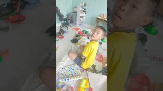 Acc - Cậu Bé Bày Bừa Đồ Chơi Khắp Nhà Và Cái Kết Boy Throws Toys All Over The House And The End