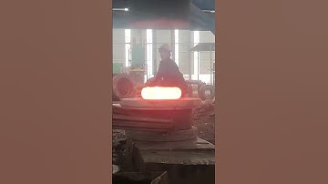 Extremely dangerous forging, forging cylindrical iron blocks into giant screws at high temperatures!