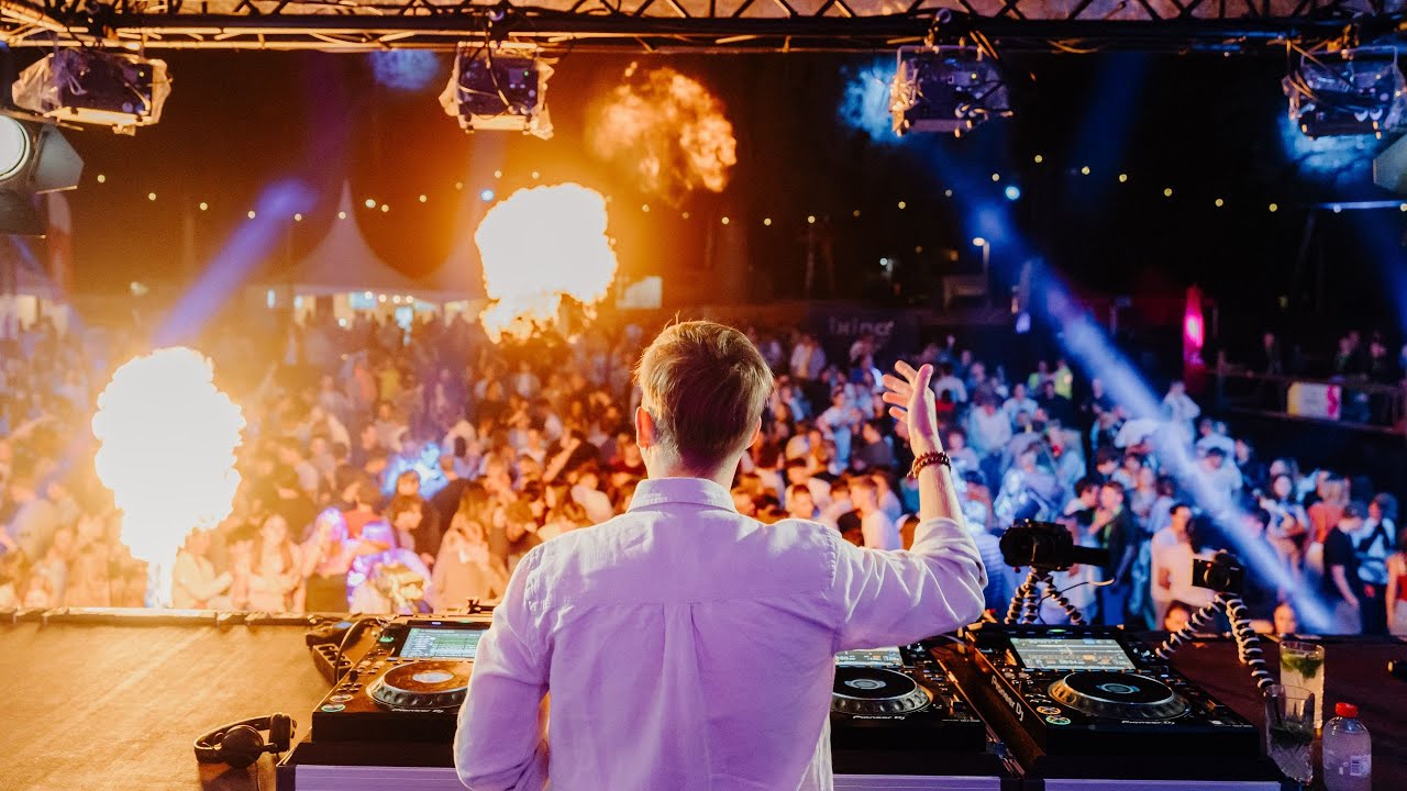 Dennis Cartier - Live DJ Set @ Couleurs Devie Festival, Belgium