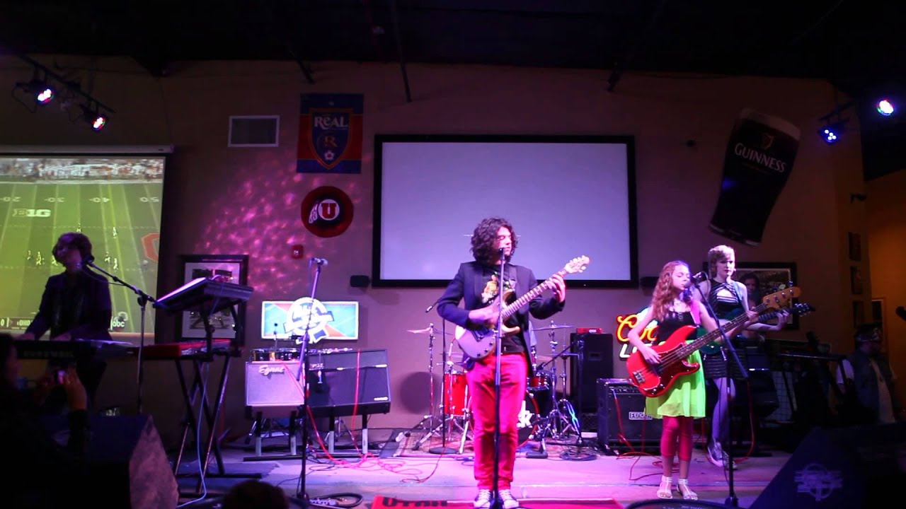 Guarda "Don't Change" INXS - covered by School of Rock Sandy su YouTube Guarda "Don't Change" INXS - covered by School of Rock Sandy su YouTube