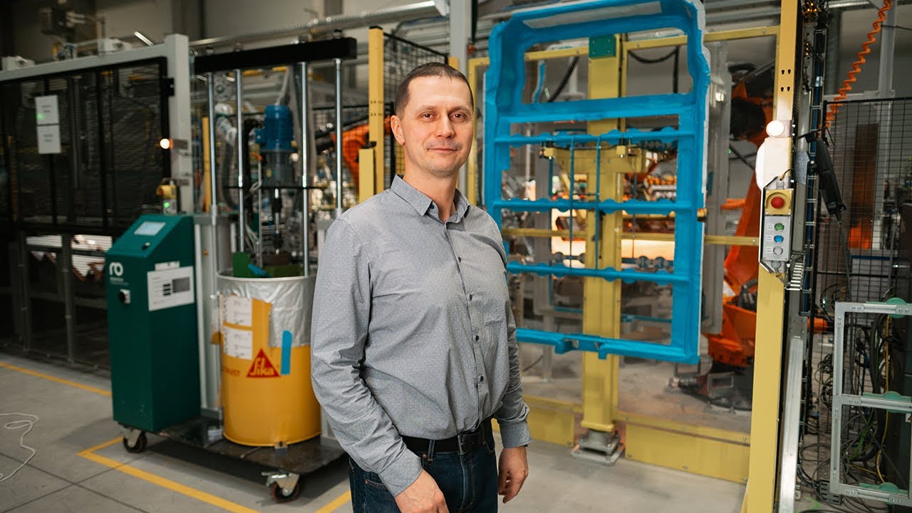 High-quality gluing of battery covers | Robatech