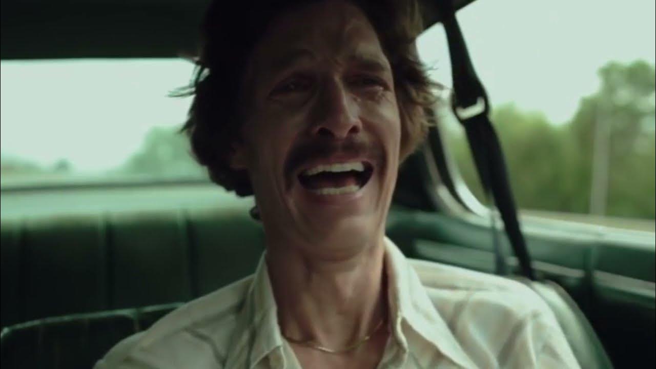 Девушка в машине под дождем. Метью макконахи плачет. Девушка плачет в машине. Мэттью макконахи далласский. Грустная девушка в машине.