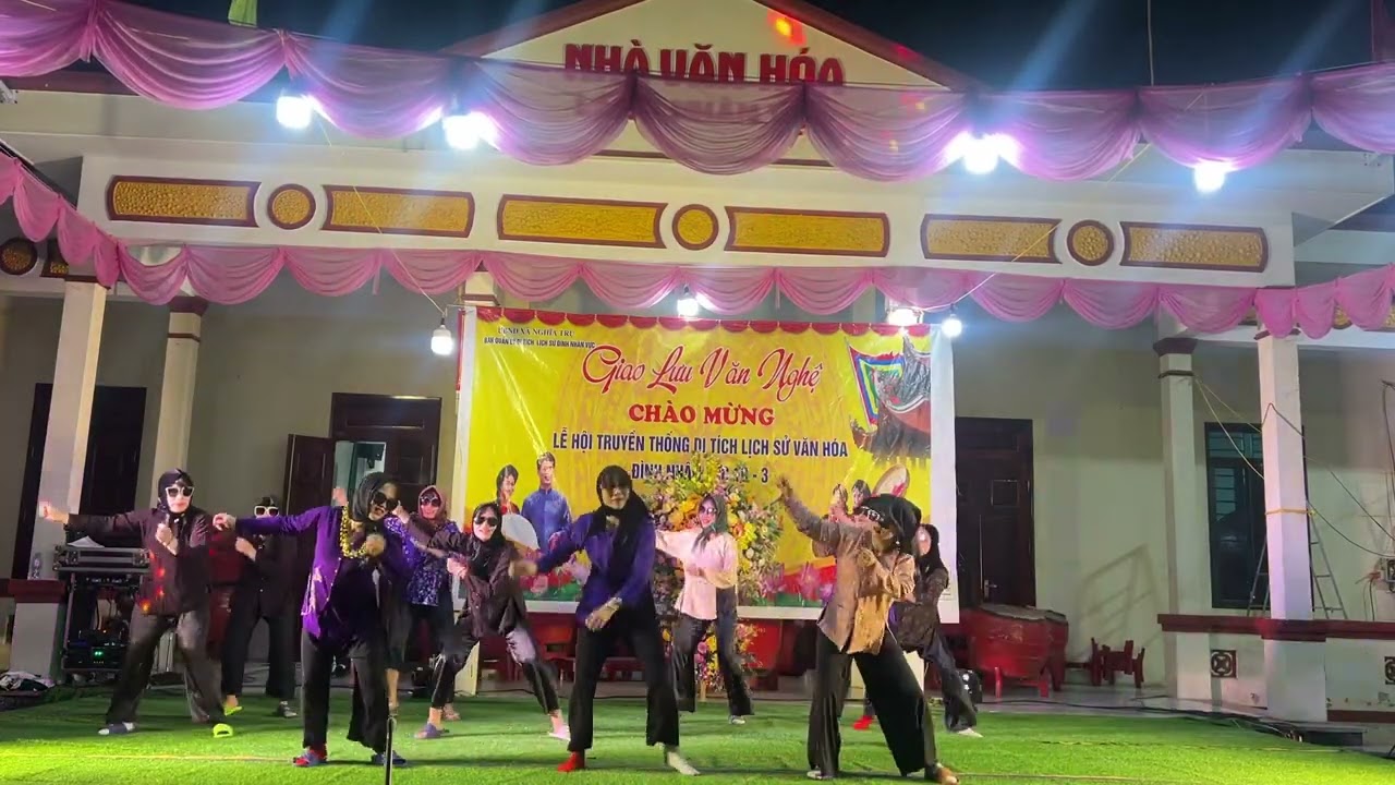 Các cụ nhảy modern tacking cực sung.