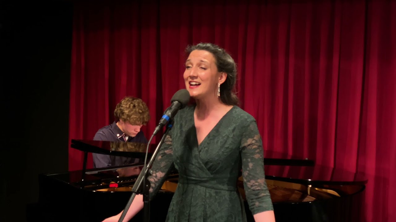 Porno foto galereyadan sperma oqardi